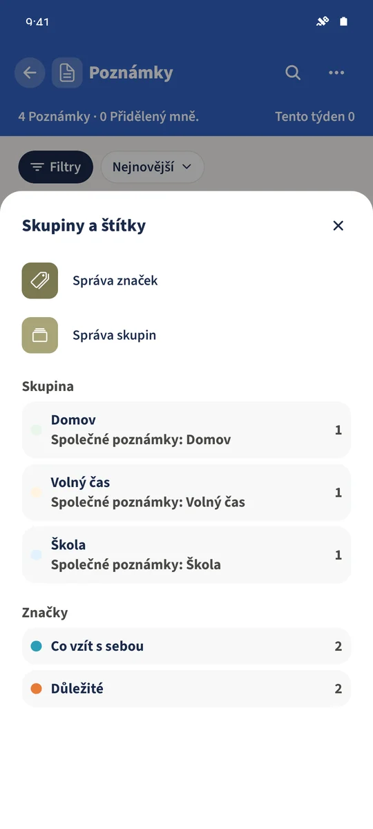 „Skupiny a štítky“ ukazuje „Škola“, „Domov“ a „Volný čas“ s existujícími štítky.