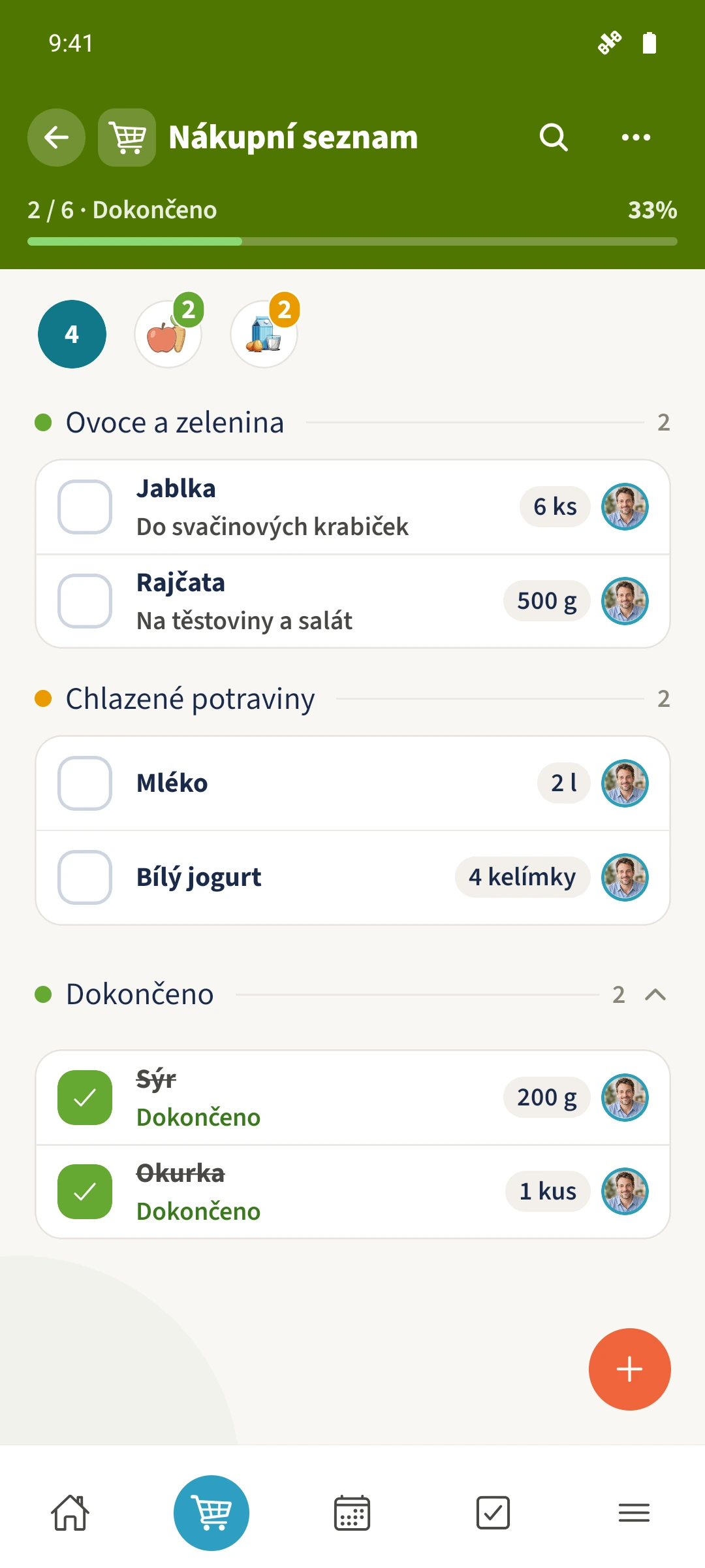 Společný nákupní seznam ukazuje kategorie, množství, poznámky a postup dokončení.