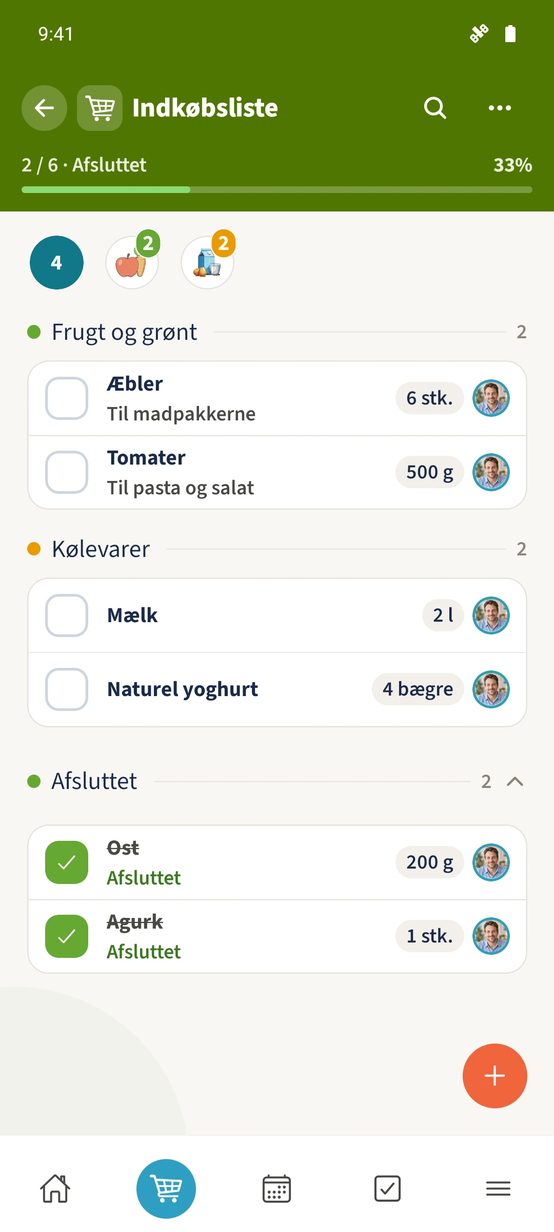 Den fælles indkøbsliste viser kategorier, mængder, noter og fremdrift.