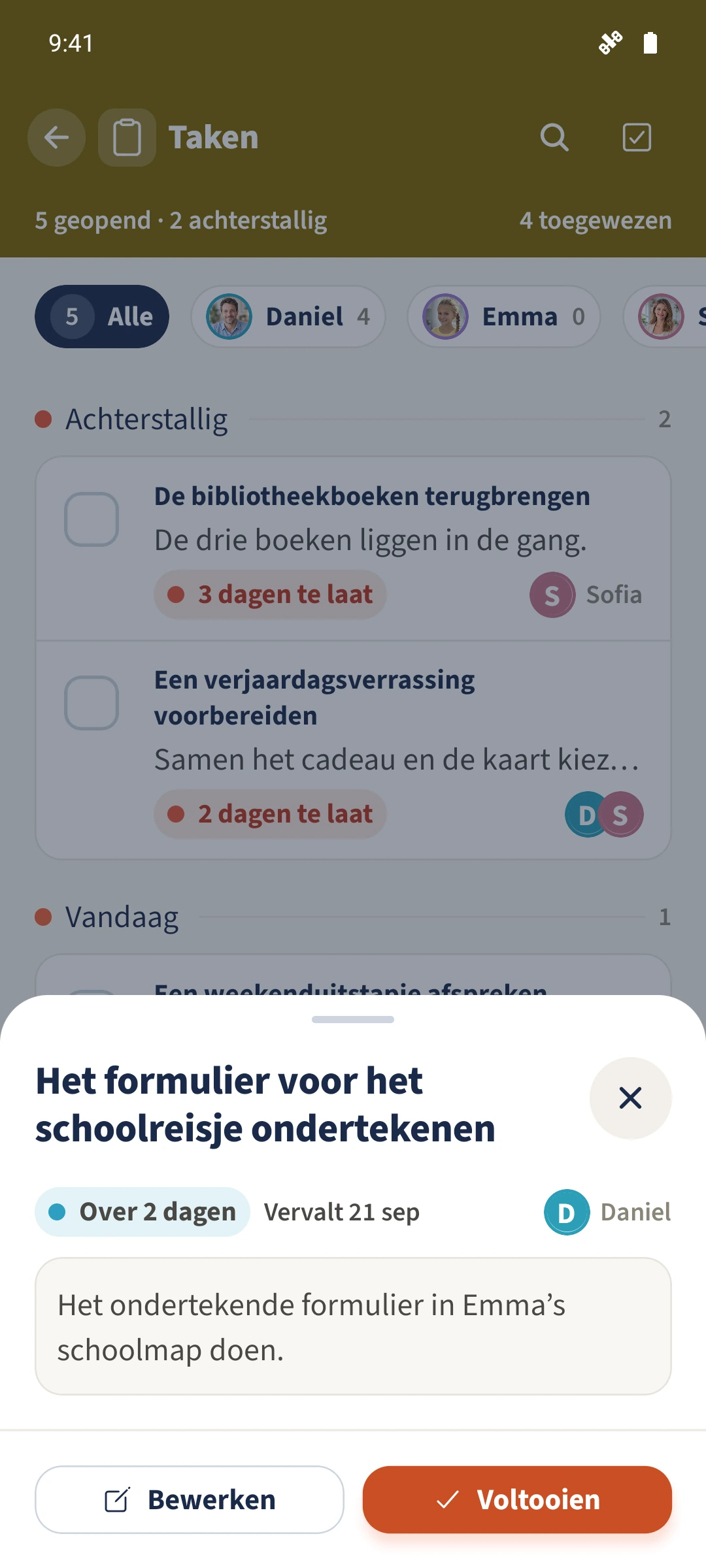 De details van het schoolreisformulier tonen Daniel als toegewezen persoon en de huidige vervaldatum, 21 september 2026.