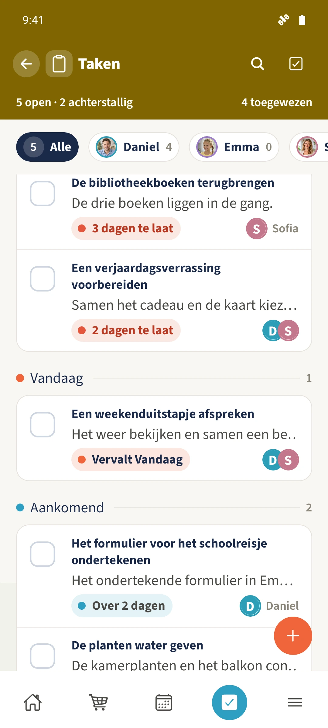 De takenlijst van het gezin Smith toont toegewezen personen, groepen op vervaldatum en taken zoals een verjaardagsverrassing, een weekenduitstapje en een schoolreisformulier.