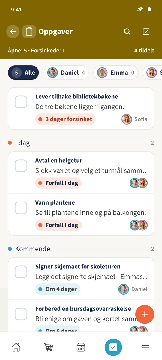 Familien Smiths oppgaveliste viser tilordnede personer, fristgrupper og oppgaver som bursdagsoverraskelse, helgetur og skoleskjema til utflukt.