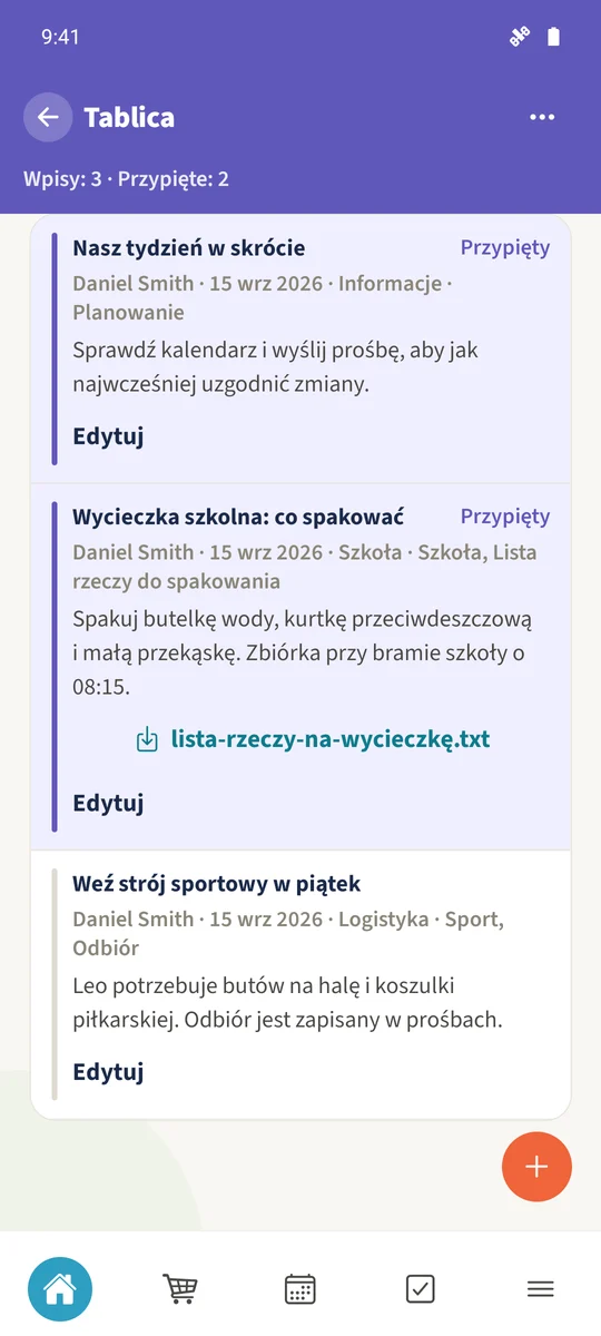 Tablica pokazuje przypięty wpis o wycieczce szkolnej, załączoną polskojęzyczną listę pakowania i przypomnienie o stroju sportowym.