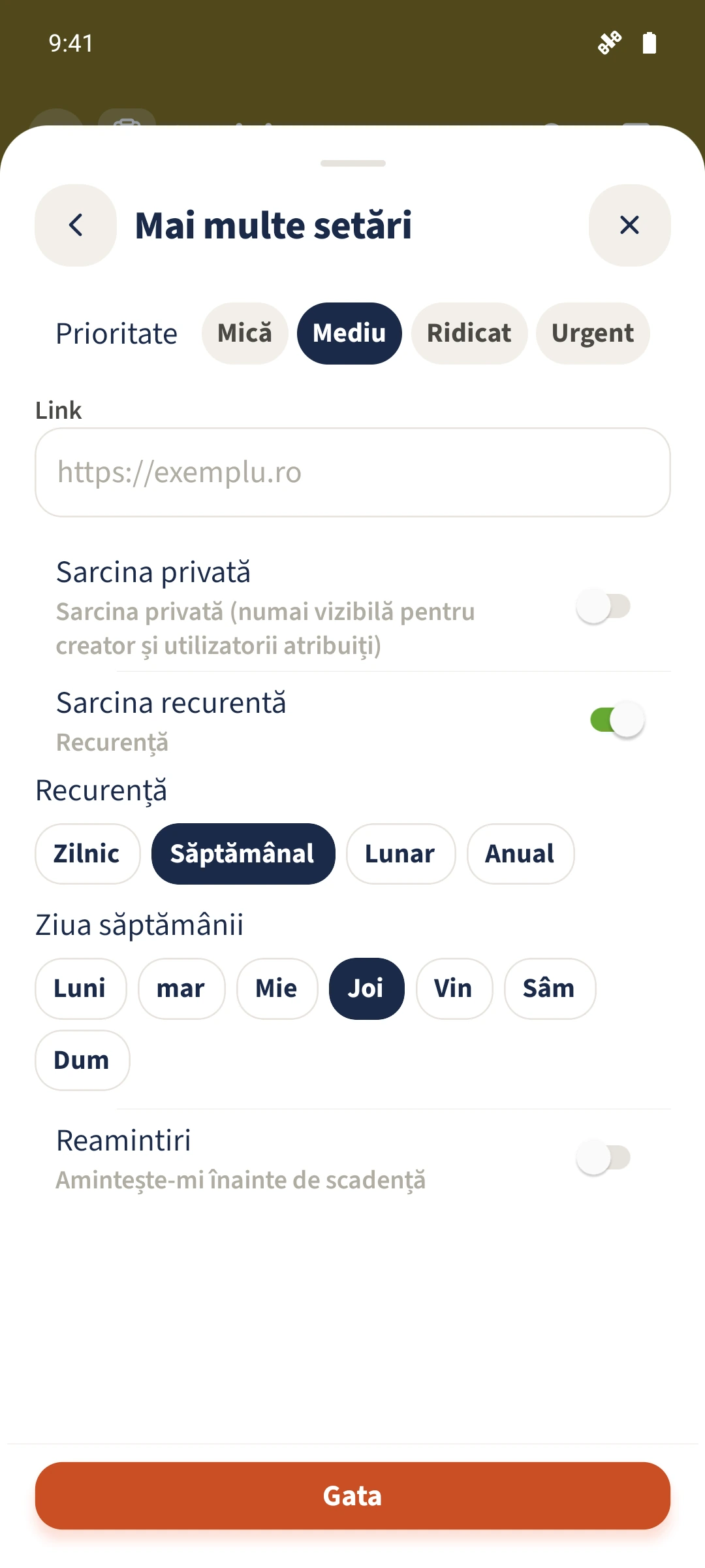 Recurența este activată pentru fiecare joi, cu reamintirile oprite.